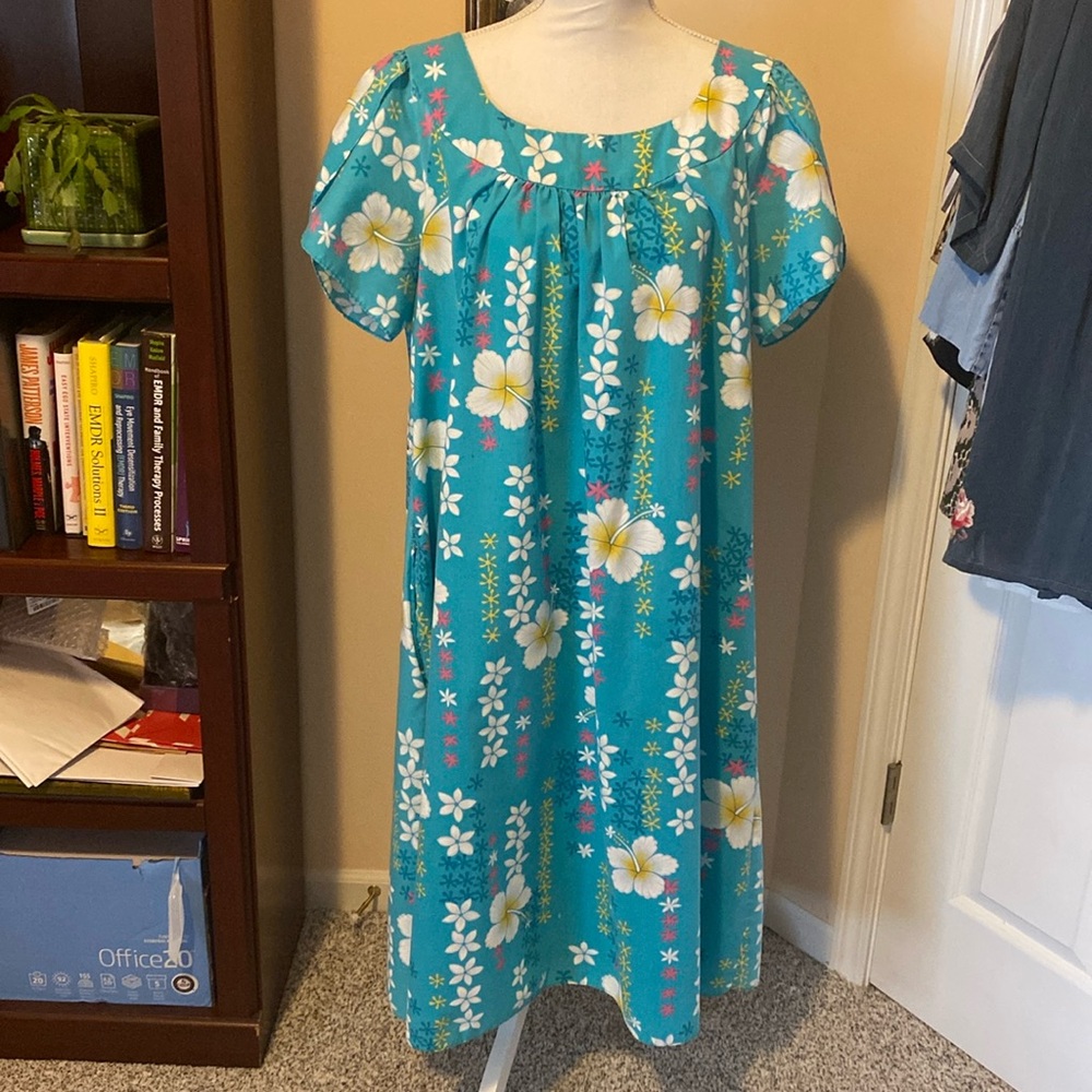 Royal Creations Vintage Hawaiian 🌺 Muumuu with One Pocket Fits like a 2X